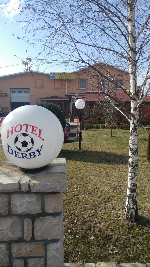 Hotel Derby Orasje Bagian luar foto