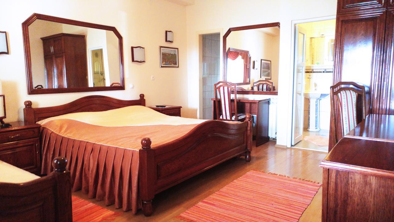 Hotel Derby Orasje Bagian luar foto