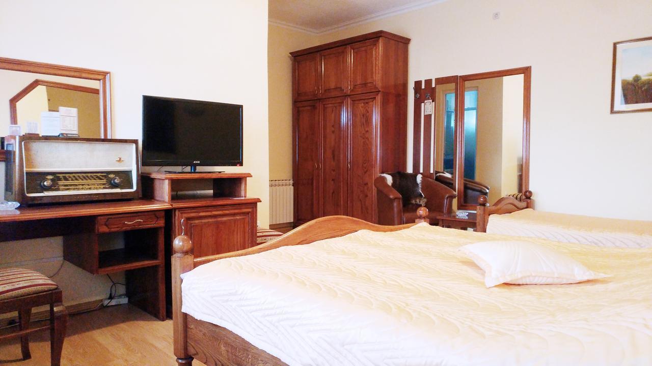 Hotel Derby Orasje Bagian luar foto