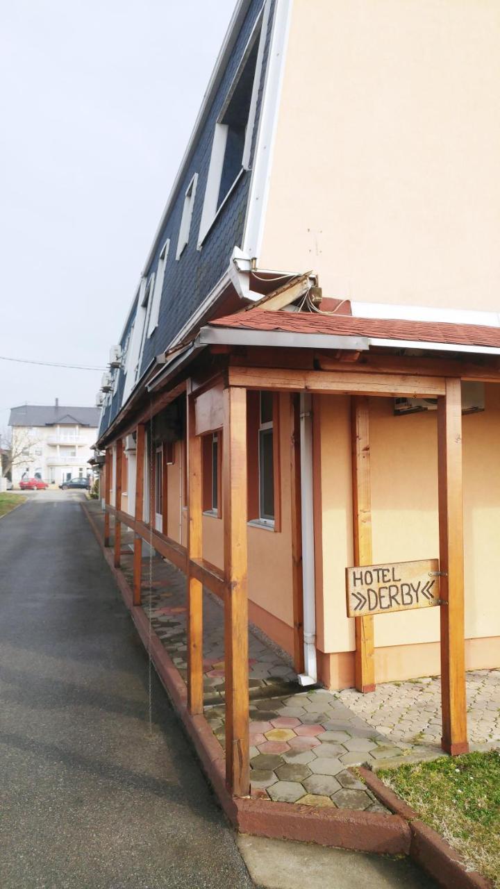 Hotel Derby Orasje Bagian luar foto