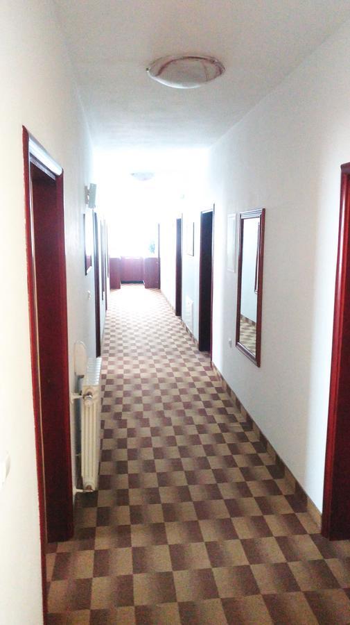 Hotel Derby Orasje Bagian luar foto