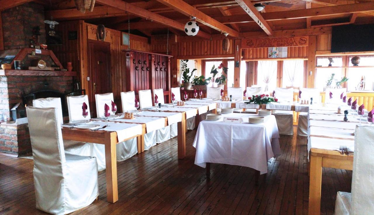 Hotel Derby Orasje Bagian luar foto
